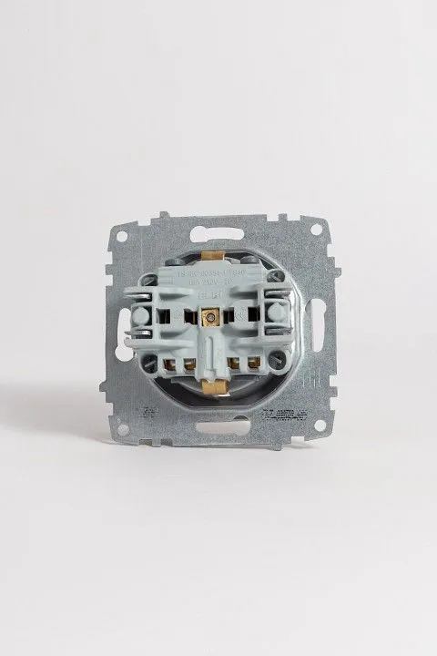 Розетка с заземлением и со шторкой, без рамки Elbi Eleсtriс Zena Vega 609-011000-243