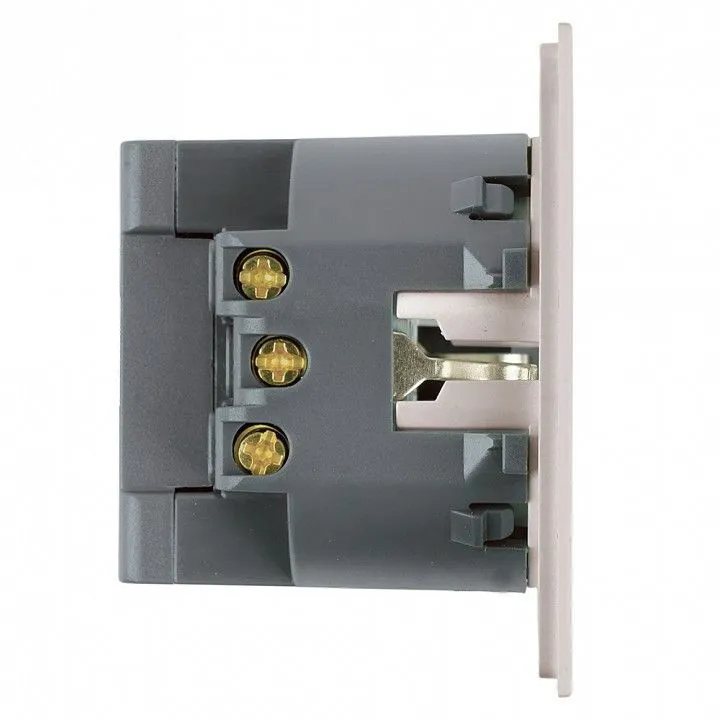 Розетка с заземлением и со шторкой и 2хUSB type A и C, без рамки Stekker Мия 50482