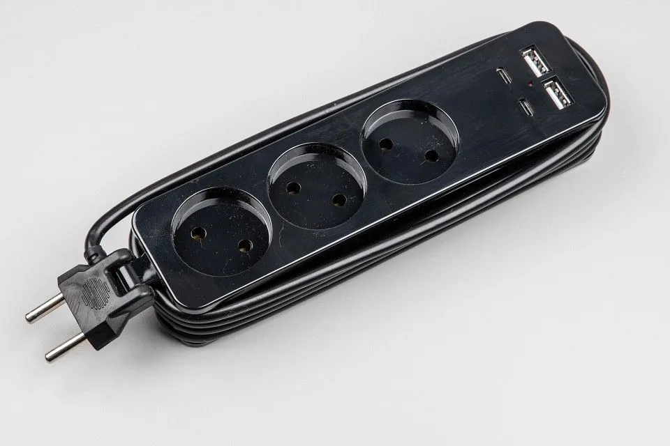 Удлинитель Uniel Travel UL-00011139