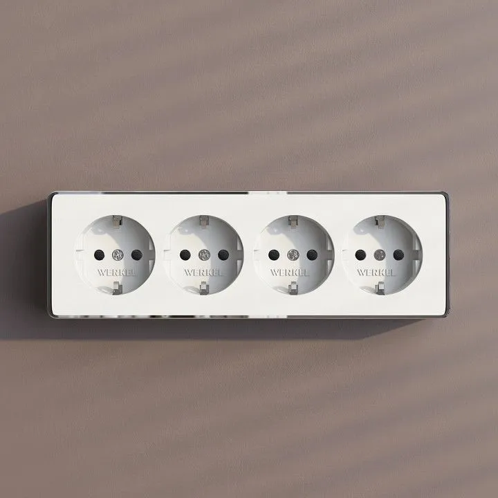 Розетка четверная с заземлением и со шторками Werkel Gallant W5072210
