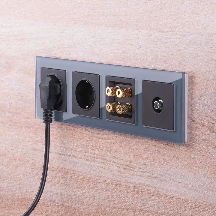 Розетка с заземлением и со шторками и 2хUSB, без рамки Werkel черный матовый W1171508
