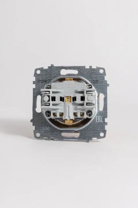 Розетка с заземлением и со шторкой, без рамки Elbi Eleсtriс Zena Vega 609-011400-243