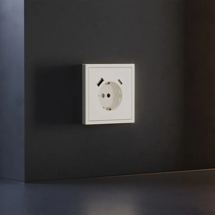 Накладка для розетки с заземлением и со шторками и 2хUSB type A и C Voltum S70 VLS001013