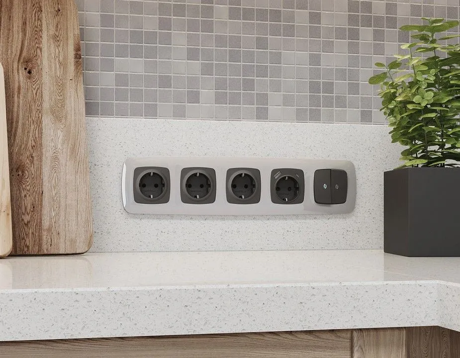Накладка для розетки с заземлением и со шторками и 2хUSB type A и C Ambrella Volt OMEGA OP9100