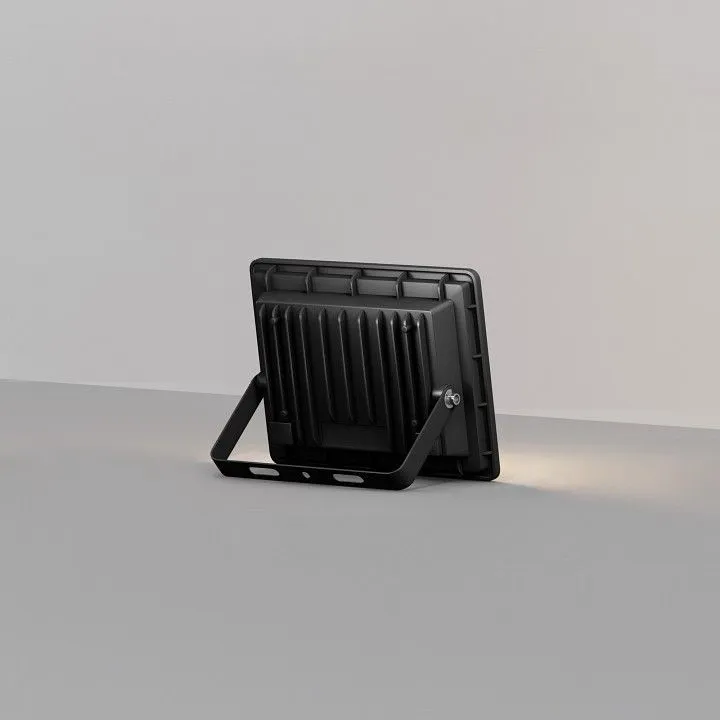 Настенно-потолочный прожектор Maytoni Outdoor Поток FL001-L30B4K