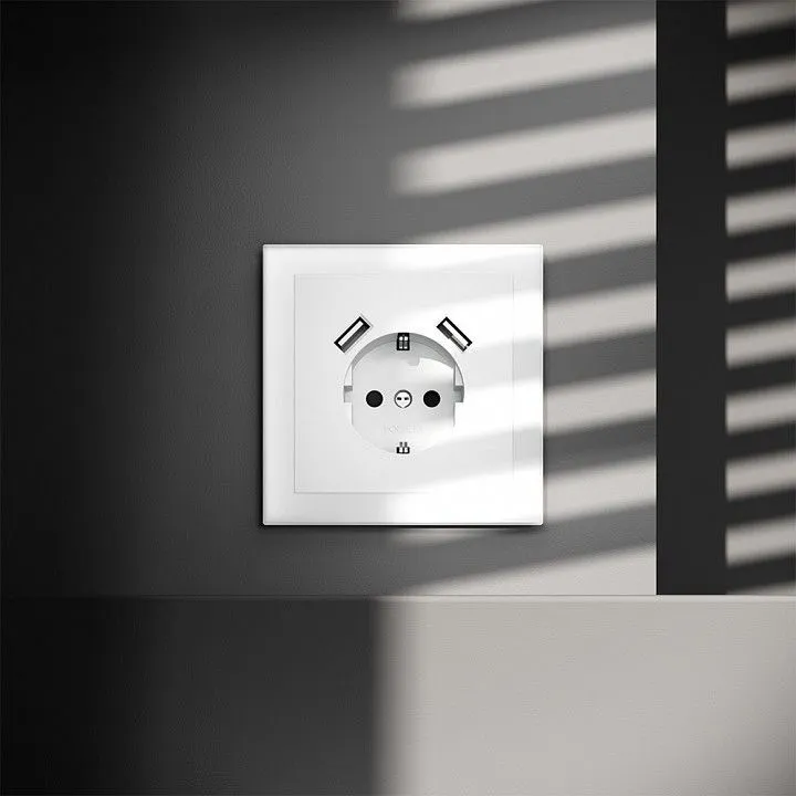 Розетка с заземлением и со шторкой и 2хUSB type A, без рамки Voltum S70 VLS040402