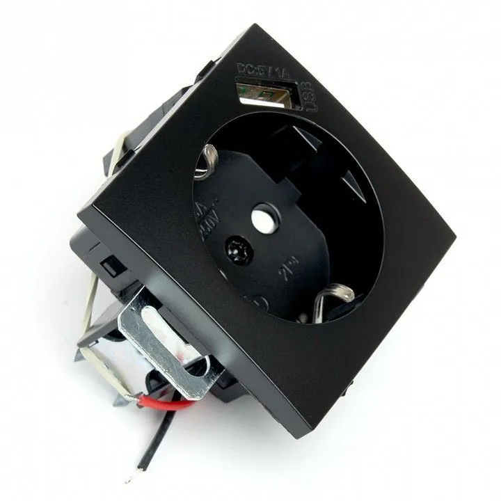 Розетка с заземлением и со шторкой и USB, без рамки Stekker Эрна 49155
