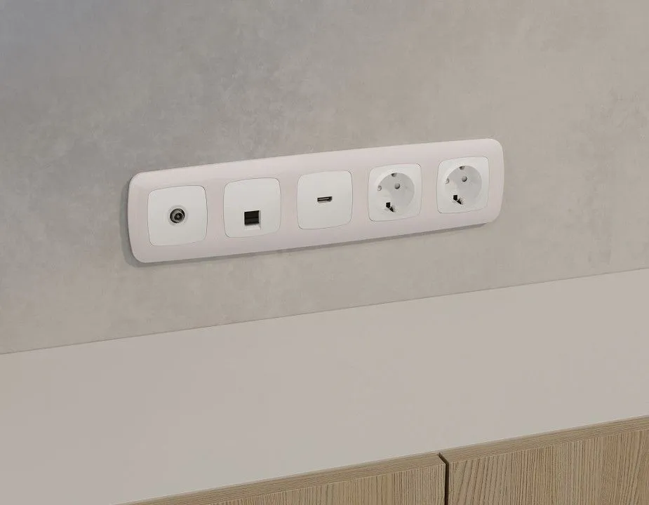 Розетка Ethernet RJ-45 и со шторками, без рамки Ambrella Volt OMEGA MO132005