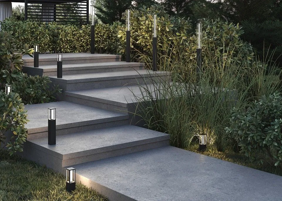 Наземный низкий светильник Maytoni Outdoor Экспо O480FL-L12B3K