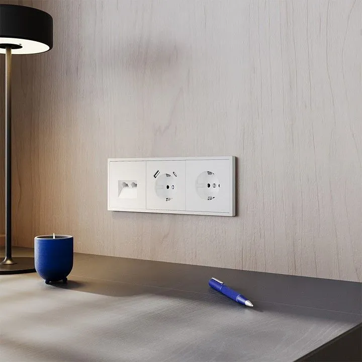 Розетка с заземлением и со шторкой и 2хUSB type A и C, без рамки Voltum S70 VLS040502