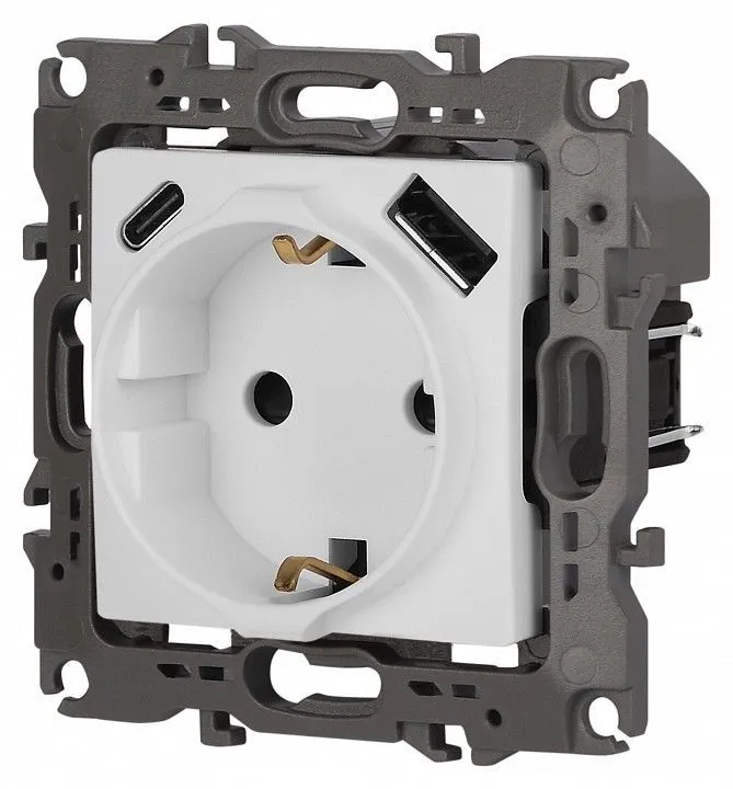 Розетка с заземлением и со шторкой и 2хUSB, без рамки Эра Эра 12 12-4108-01М