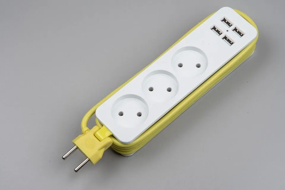 Удлинитель Uniel Travel UL-00011136