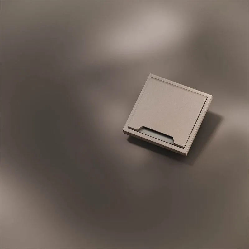 Накладка для розетки с заземлением и со шторками с крышкой Voltum S70 METAL VLSM000810
