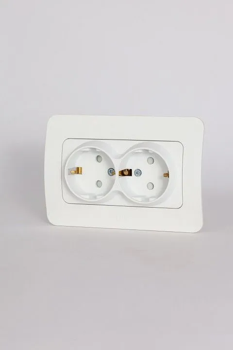 Розетка двойная с заземлением и со шторкой Elbi Eleсtriс Jazz 508-016200-917