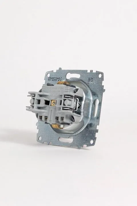 Розетка с заземлением и со шторкой, без рамки Elbi Eleсtriс Zena Vega 609-015600-243