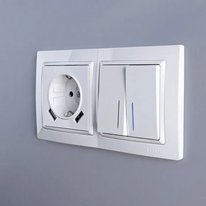 Розетка с заземлением и со шторками и 2хUSB, без рамки Werkel белый W1171501