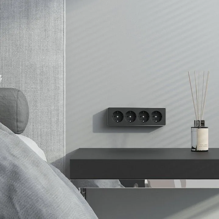 Розетка четверная с заземлением и со шторками Werkel Gallant W5072258