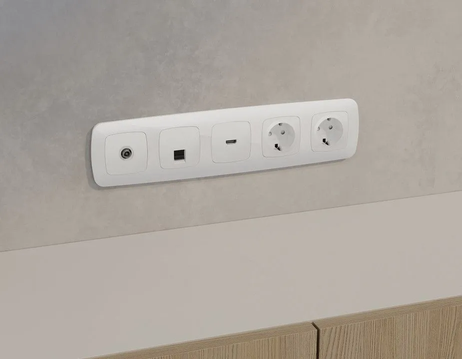 Розетка Ethernet RJ-45 и со шторками, без рамки Ambrella Volt OMEGA MO112005