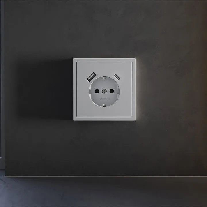 Накладка для розетки с заземлением и со шторками и 2хUSB type A и C Voltum S70 VLS001016