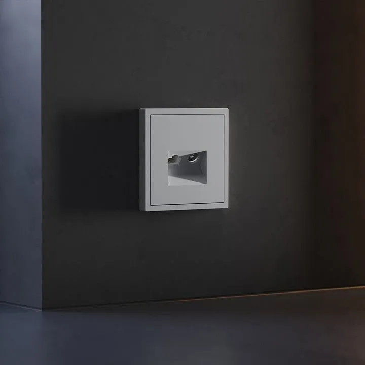 Накладка для ТВ-розетки и RJ-11 или RJ-45 Voltum S70 VLS002716