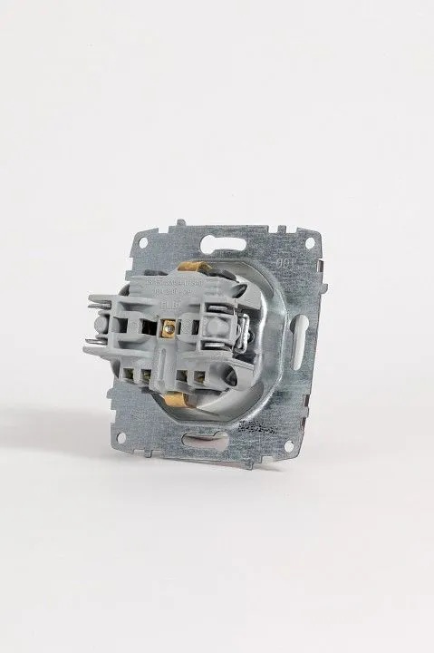 Розетка с заземлением с крышкой, без рамки Elbi Eleсtriс Zena Vega 609-015600-218