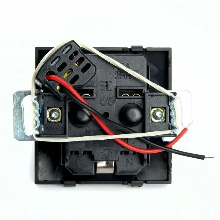 Розетка с заземлением и со шторкой и USB, без рамки Stekker Эрна 49155