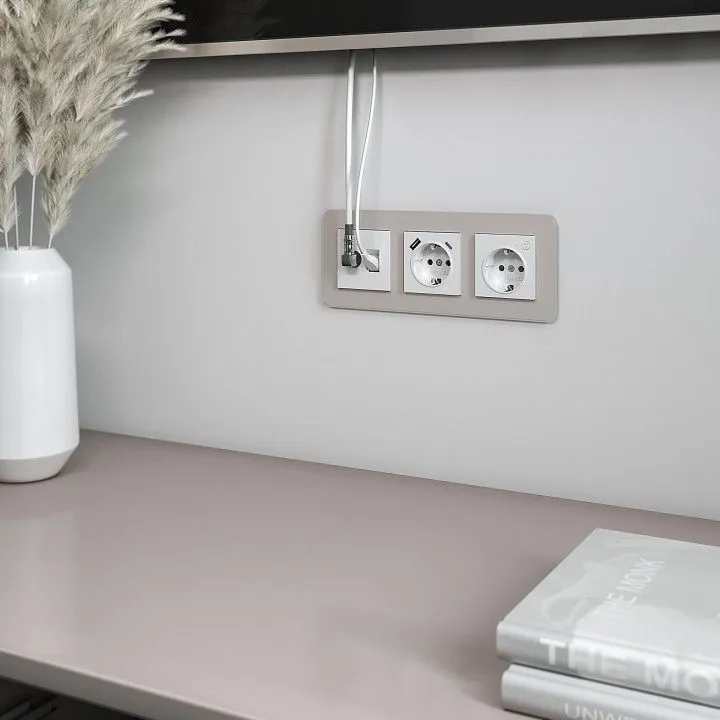 ТВ-розетка и розетка Ethernet RJ-45 без рамки Werkel белые W1181301
