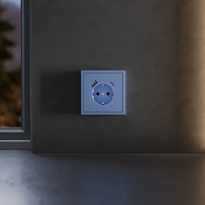 Накладка для розетки с заземлением и со шторками и 2хUSB type A и C Voltum S70 VLS001015