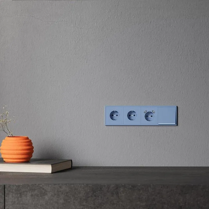 Накладка для розетки с заземлением и со шторками и 2хUSB type A Voltum S70 VLS000915