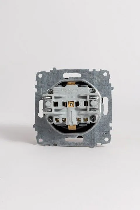 Розетка с заземлением и со шторкой, без рамки Elbi Eleсtriс Zena Vega 609-014800-243