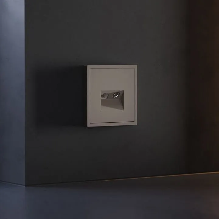 Накладка для ТВ-розетки и RJ-11 или RJ-45 Voltum S70 VLS002714