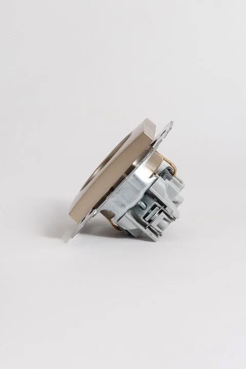 Розетка с заземлением и со шторкой, без рамки Elbi Eleсtriс Zena Vega 609-011400-243