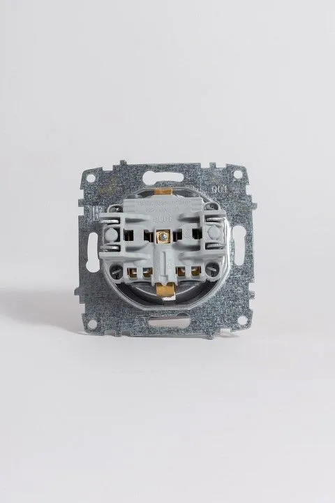 Розетка с заземлением, без рамки Elbi Eleсtriс Zena Vega 609-011000-217