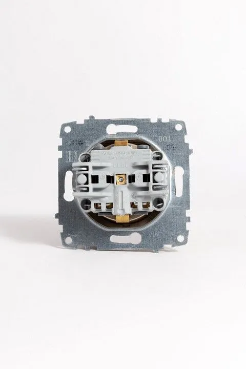 Розетка с заземлением и со шторкой, без рамки с крышкой Elbi Eleсtriс Zena Vega 609-011400-219