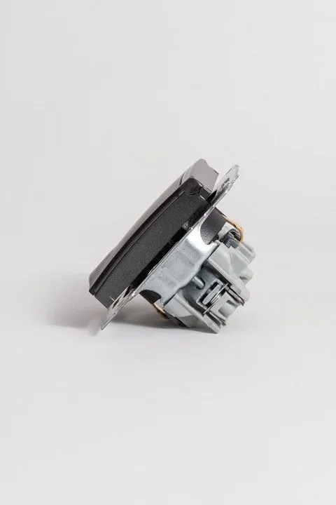 Розетка с заземлением с крышкой, без рамки Elbi Eleсtriс Zena Vega 609-011100-218