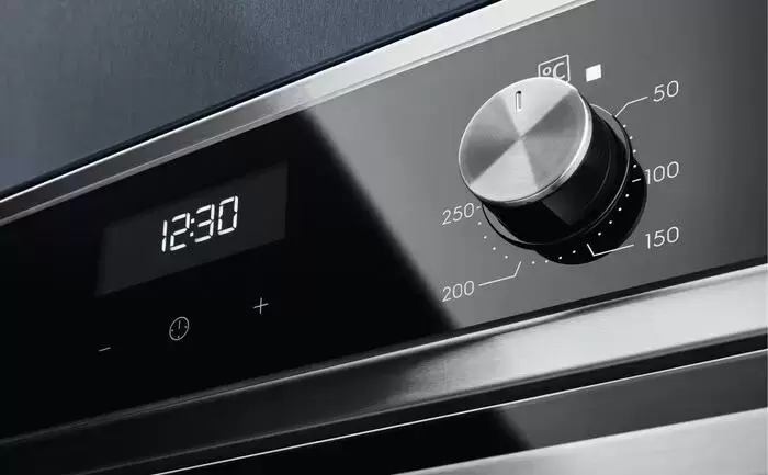 Духовой шкаф Electrolux EOF5C50BX