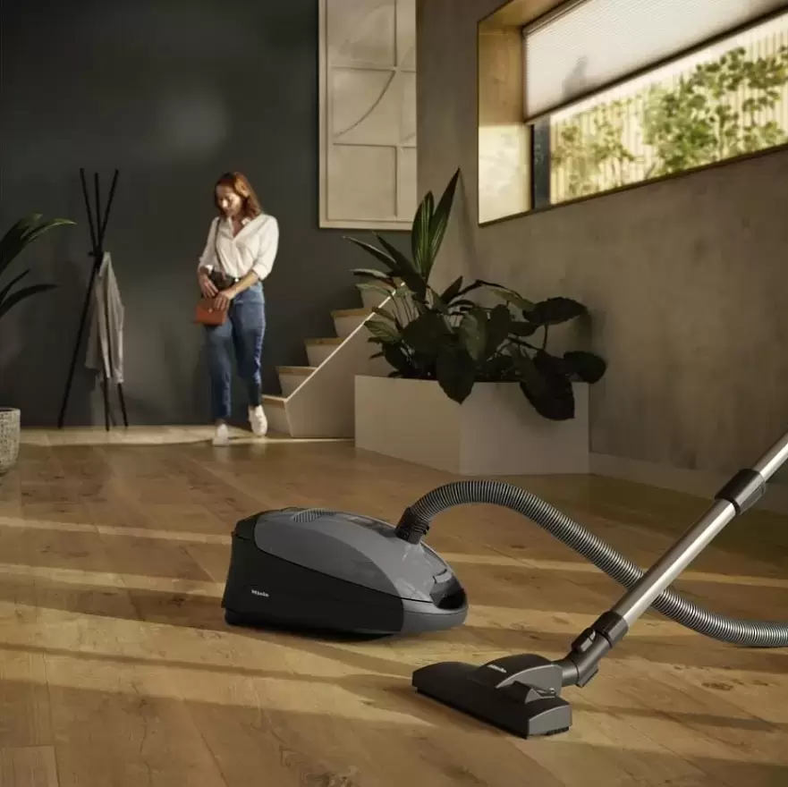 Пылесос Miele Classic C1 SBAF5 Junior PowerLine серый