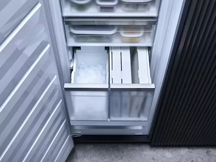 Встраиваемый морозильник Miele FNS 7794 E