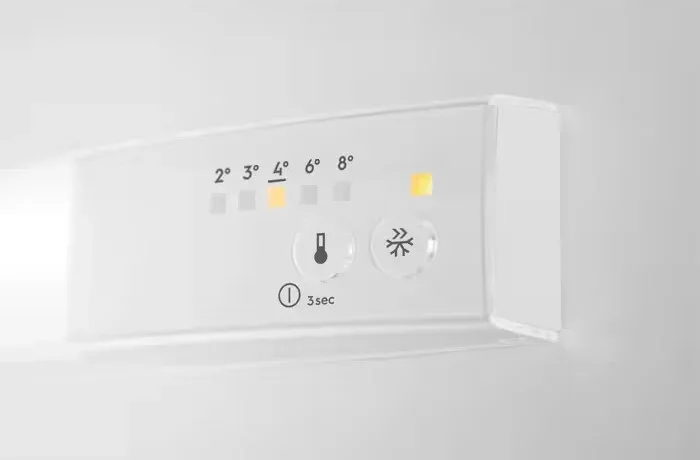 Встраиваемый холодильник Electrolux LFB3AE82R