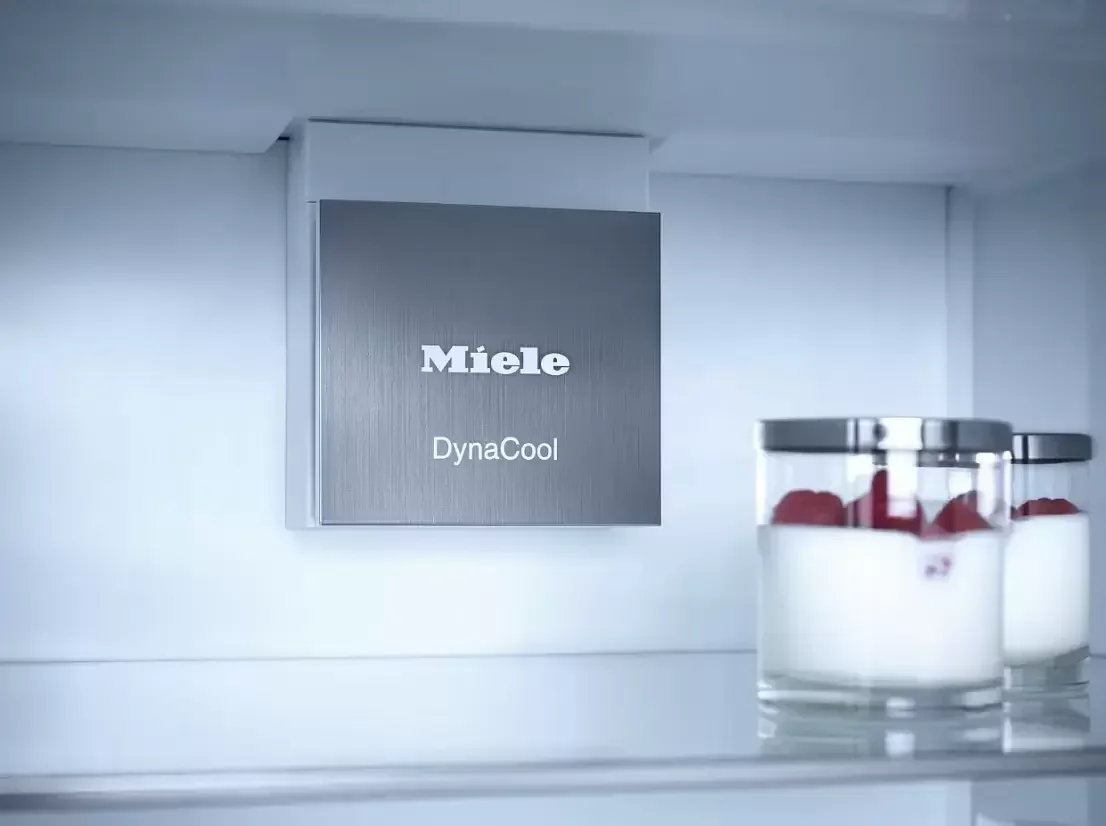 Встраиваемый холодильник Miele KFN 7744 C