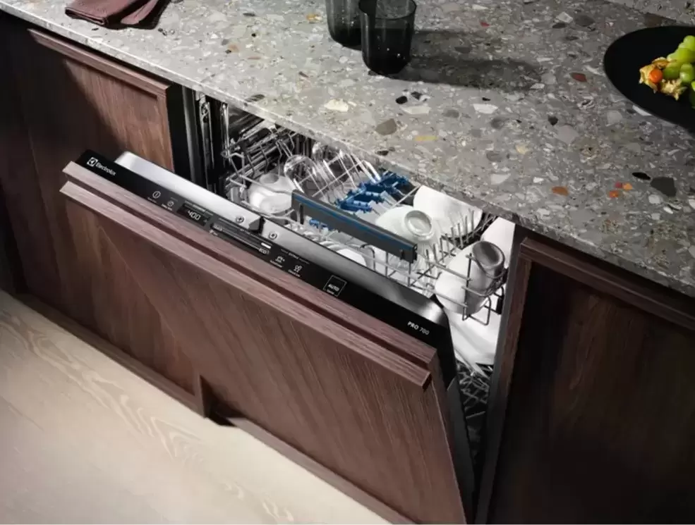 Встраиваемая посудомоечная машина Electrolux EEQ 47200 L