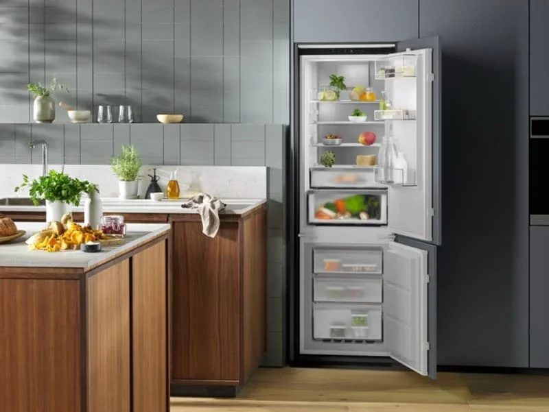Встраиваемый холодильник Electrolux ENC8MC19S