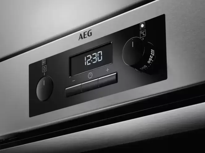 Духовой шкаф AEG BEB351110M