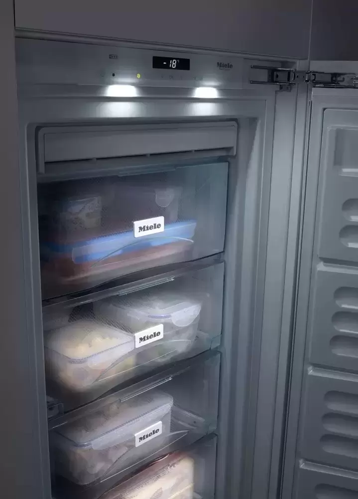 Встраиваемый морозильник Miele FNS37402i с витрины новый