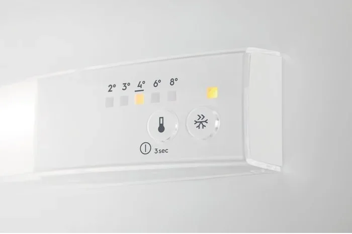 Встраиваемый холодильник Electrolux LND5FE18S