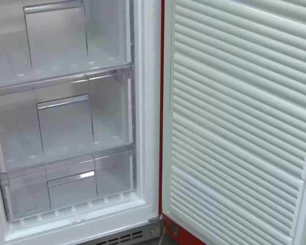 Холодильник Smeg CVB20RR
