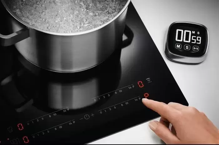 Индукционная варочная панель Electrolux LIR60433B