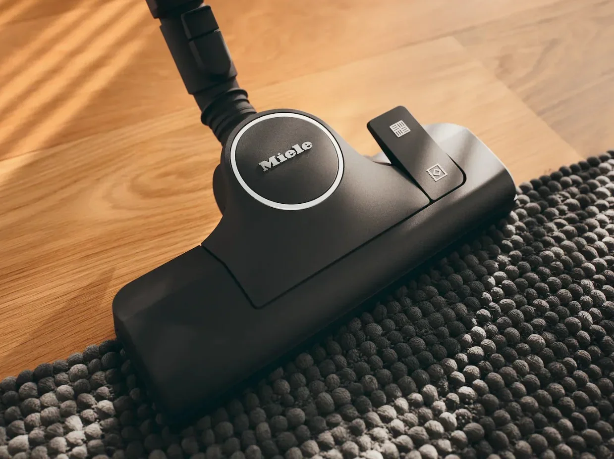 Пылесос Miele SGDA3 Complete C3 125 Edition белый лотос