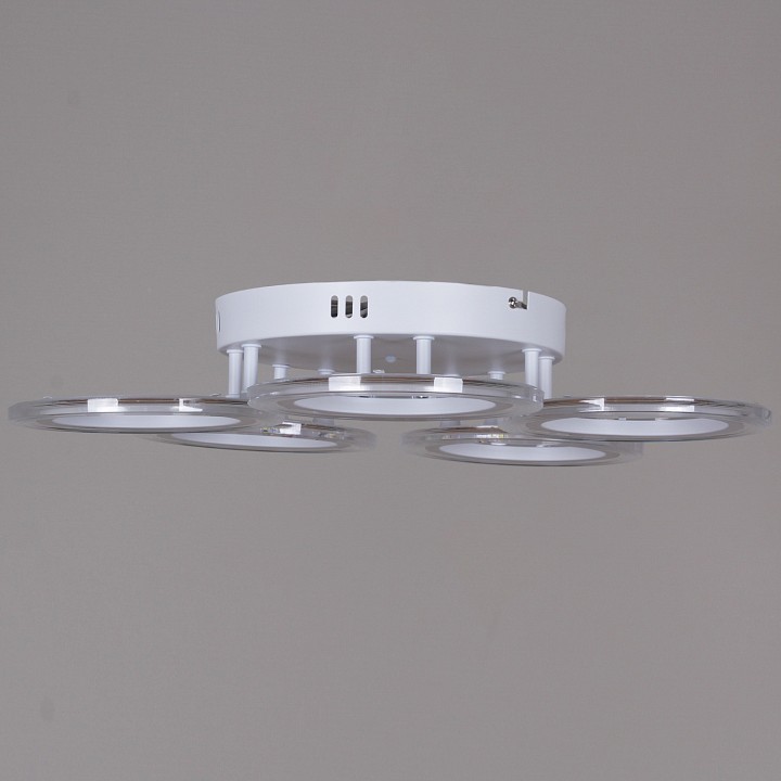 Потолочная люстра Reluce 09812 09812-3.3-05A WH