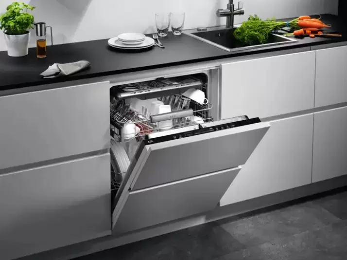 Встраиваемая посудомоечная машина AEG FSK93718P